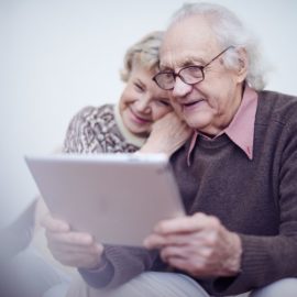 A caregiver’s guide : the tablet with Alzheimer’s A caregiver’s guide : the tablet with Alzheimer’s