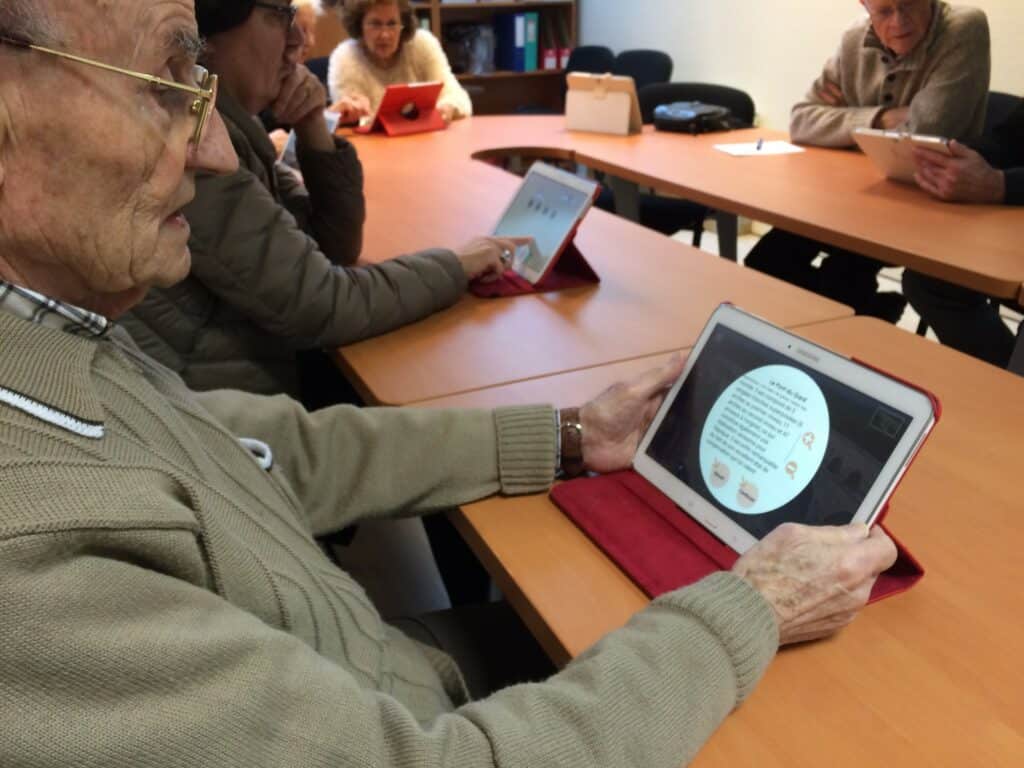 Formation bien-être Aidant - Aidé-joe-edith-app-adulte-application-entrainement-cerebral-coach-jeux-cerebraux-jeu-cognitif-logique-culture-memoire-fun-dynseo-ludique-animation-personnes-agees-alz-alzheimer-activites-senior-activite-seniors-stimulation-tablette-smartphone