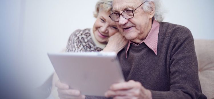 A caregiver’s guide : the tablet with Alzheimer’s A caregiver’s guide : the tablet with Alzheimer’s