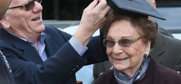 Jeannette vous informe… Une arrière-grand-mère de 93 ans décroche le bac ! Jeannette vous informe… Une arrière-grand-mère de 93 ans décroche le bac !