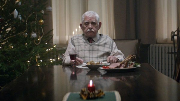 La publicité très émouvante sur la solitude des seniors à Noël La publicité très émouvante sur la solitude des seniors à Noël