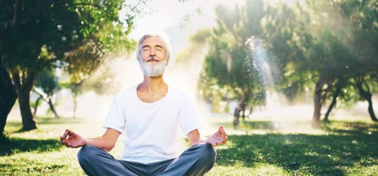 Les bienfaits du yoga et de la méditation pour les seniors Les bienfaits du yoga et de la méditation pour les seniors