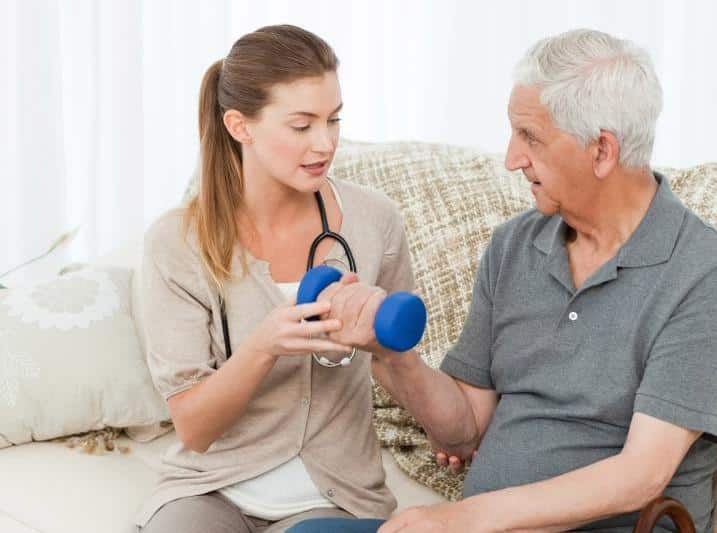 Aide a domicile seniors adulte altère rééducation