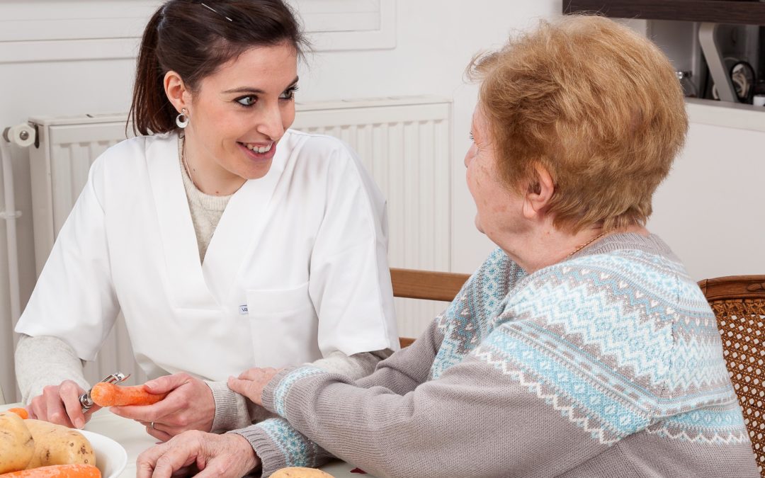 auxiliaire de vie accompagner les seniors à domicile