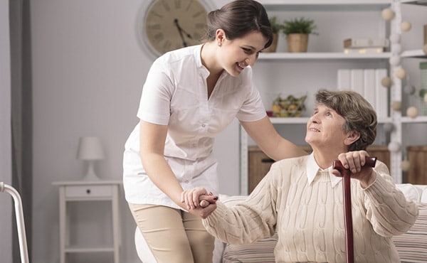 Ajudar uma pessoa com a doença de Alzheimer em casa