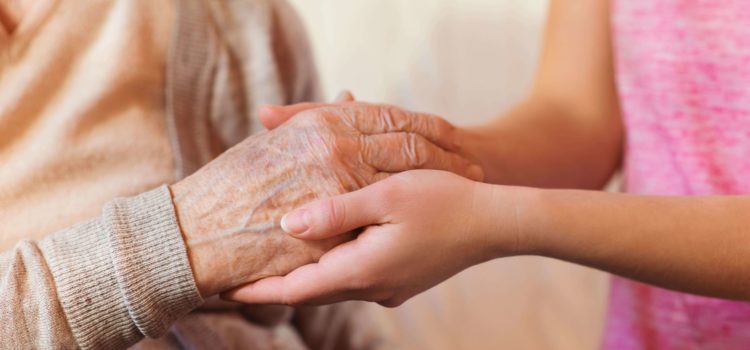 AIDE A DOMICILE ET ALZHEIMER : UNE ASSISTANTE DE VIE NOUS EXPLIQUE AIDE A DOMICILE ET ALZHEIMER : UNE ASSISTANTE DE VIE NOUS EXPLIQUE