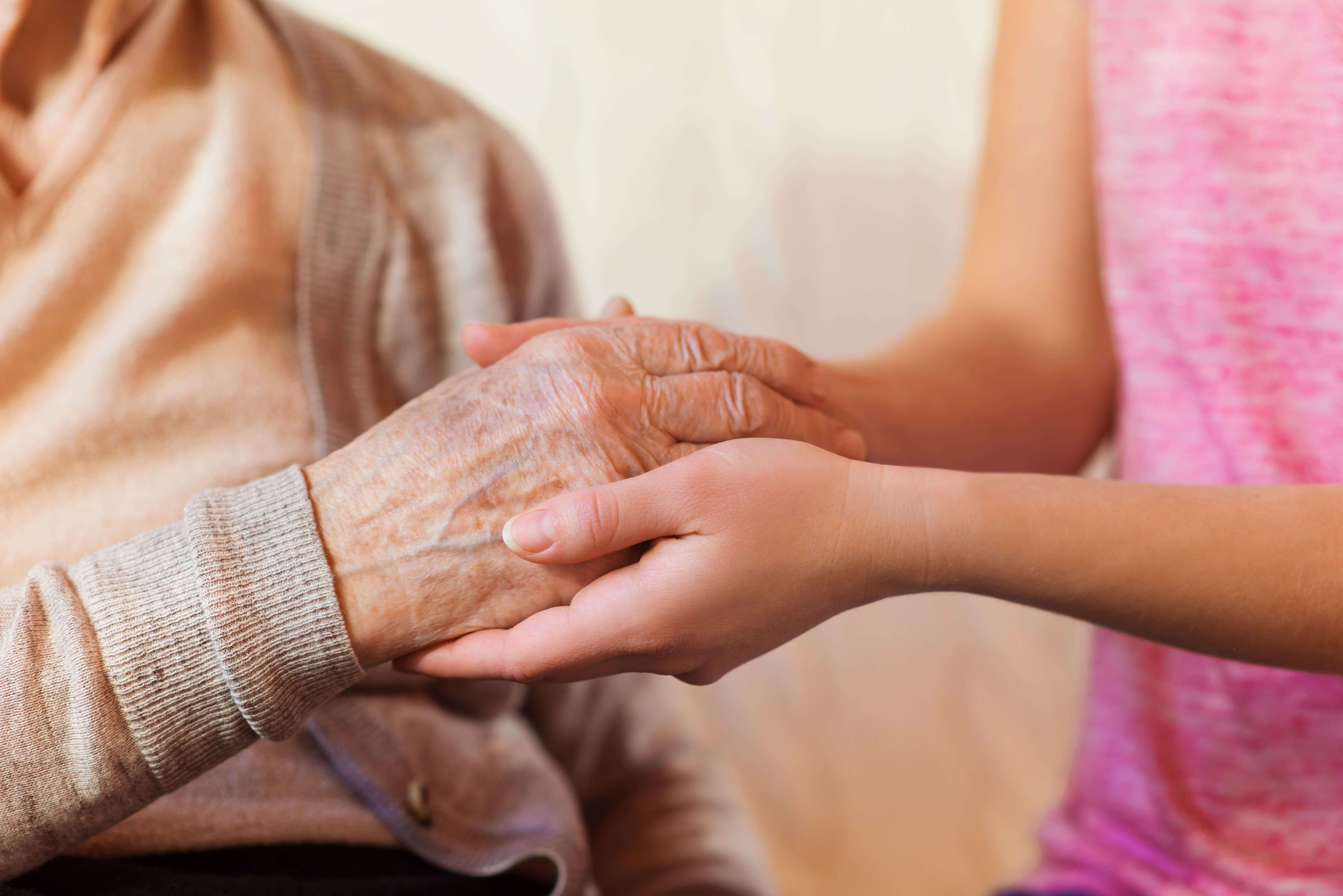 Seniors accompagné par une équipe specialisée alzheimer