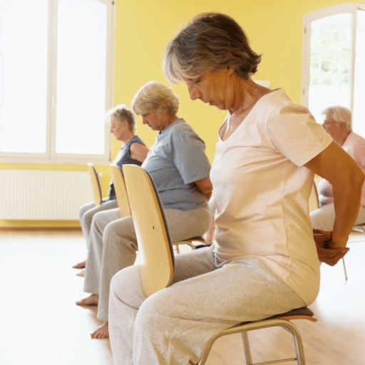 yoga voor senioren op een stoel yoga voor senioren op een stoel