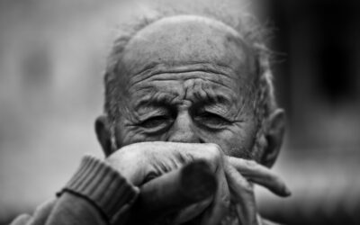 Comment les jeux adaptés aident à maintenir les compétences fonctionnelles chez les personnes atteintes d’Alzheimer.
