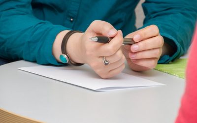 Jogos de memória como parte do tratamento de fonoaudiologia