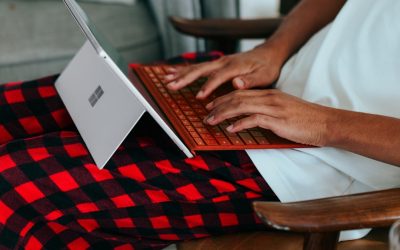 Como os jogos de memória podem estimular a cognição em lares de idosos