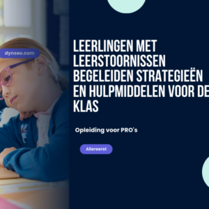 Gelukkige senioren spelen een memory-spel op een tablet. Cognitieve stimulatie en sociale interactie voor een actief brein.