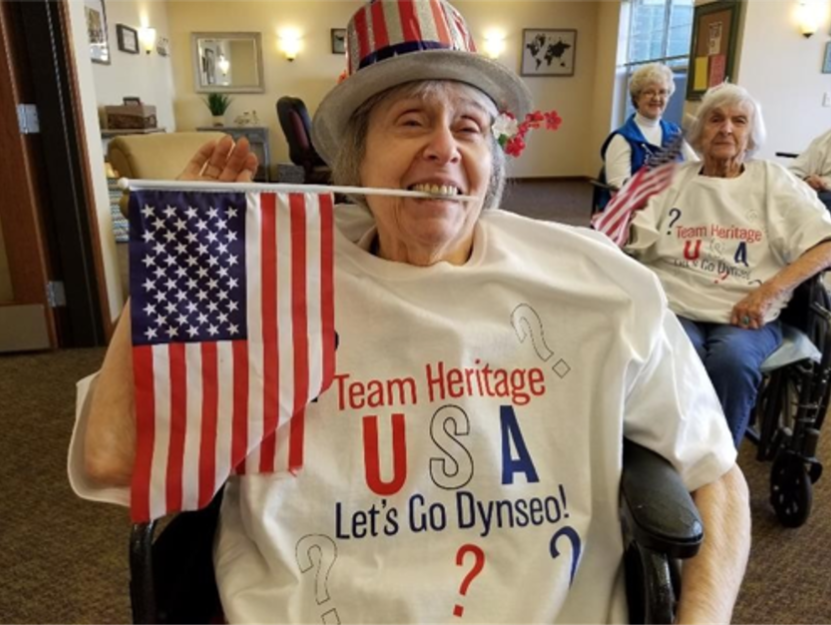 Partecipante TOP CULTURE con bandiera